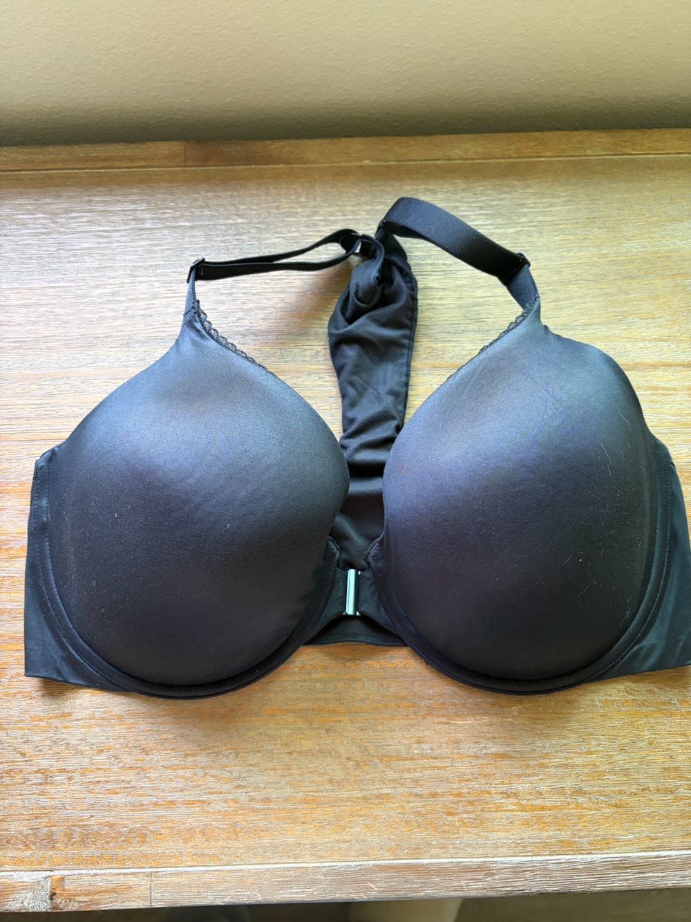 Victoria’s Secret front- close racer back bra